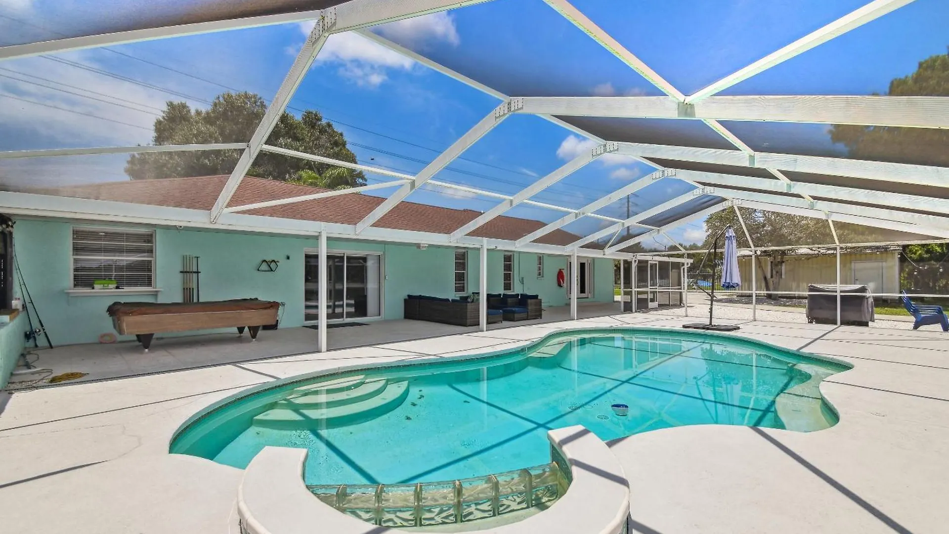 Lake House Westchase Area. Heated Pool Waterfront! Tampa Holiday home