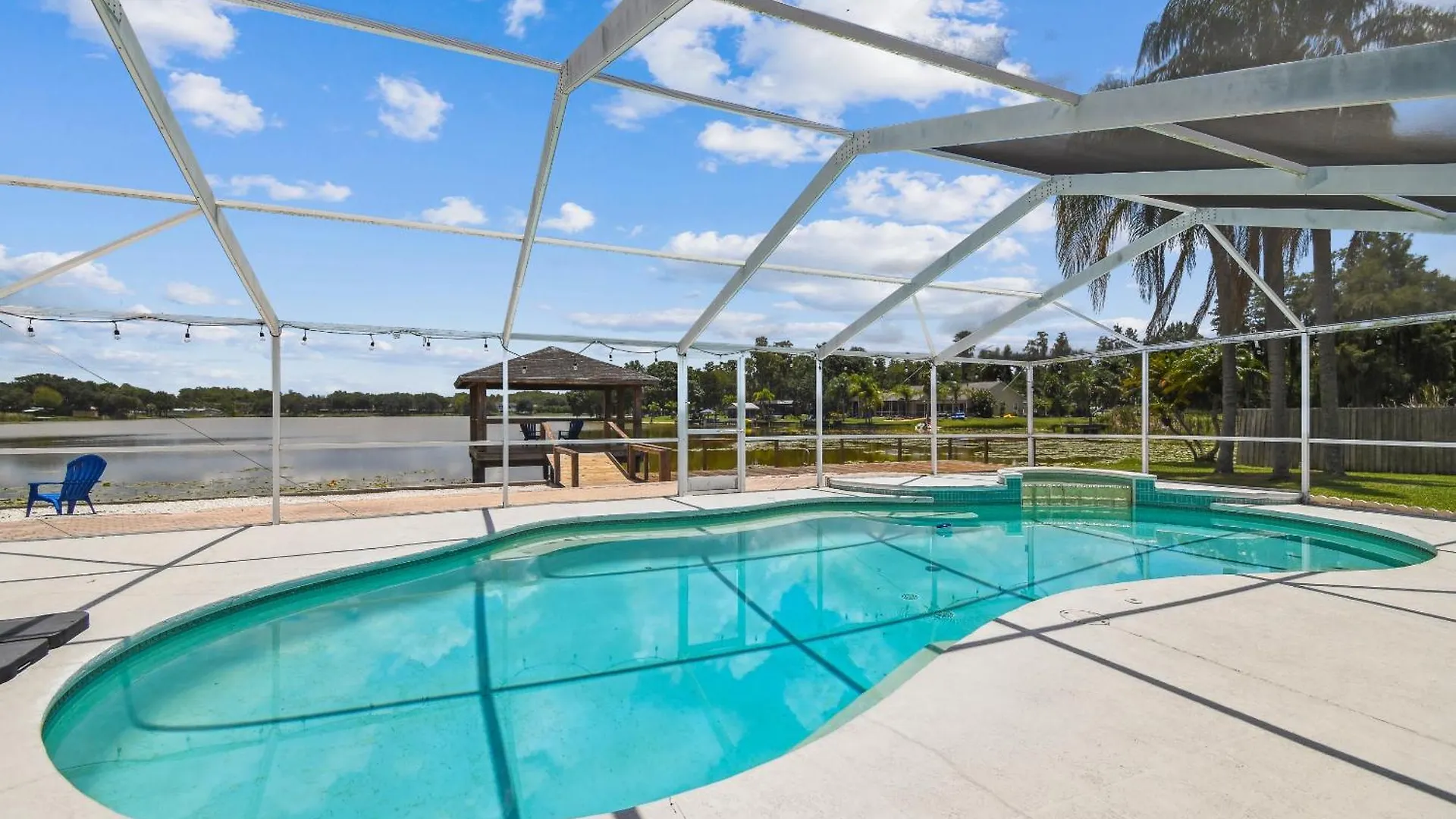 Lake House Westchase Area. Heated Pool Waterfront! Tampa