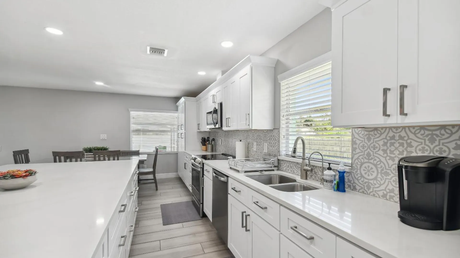 Lake House Westchase Area. Heated Pool Waterfront! Tampa Holiday home