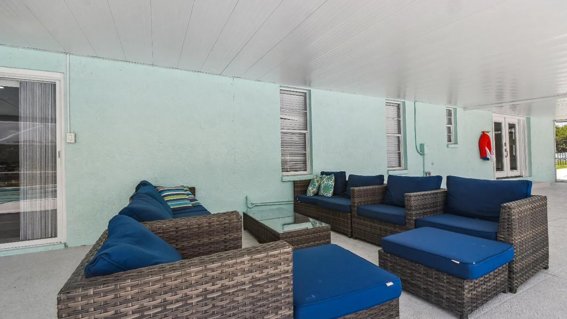 Lake House Westchase Area. Heated Pool Waterfront! Tampa Holiday home